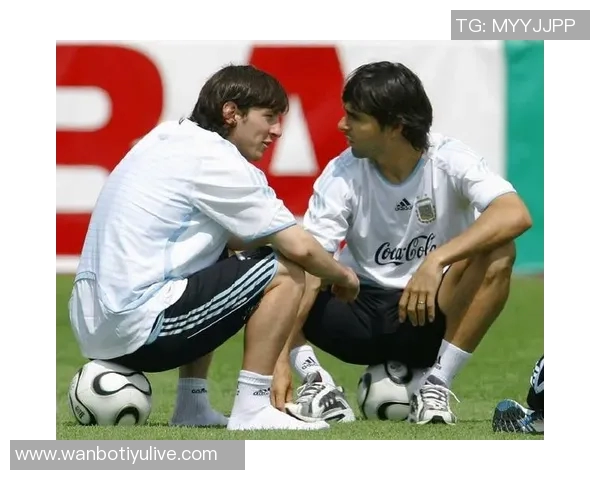 阿根廷队主帅阿亚拉强调梅西独特地位其他球员需竞争争取世界杯名额