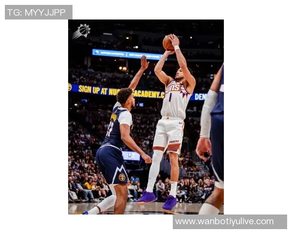 布克上半场表现挣扎12投5中仅得14分5篮板罚球命中率低迷