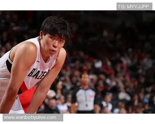 美女球迷摩达中心热情助阵杨瀚森称其身材瘦削似婴儿肥引关注 美女球迷摩达中心热情助阵杨瀚森称其身材瘦削似婴儿肥引关注